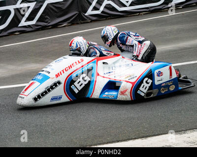 Nummer 1, Ben Birchall/Tom Birchall, Seitenwagen - Fahrer und Beifahrer, Isle of Man TT 2018. Tourist Trophy Straße Rennen, Mountain Course Stockfoto