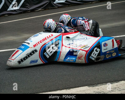 Nummer 1, Ben Birchall/Tom Birchall, Seitenwagen - Fahrer und Beifahrer, Isle of Man TT 2018. Tourist Trophy Straße Rennen, Mountain Course Stockfoto