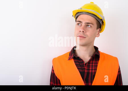 Jungen gutaussehenden Mann Bauarbeiter vor weißem Hintergrund Stockfoto