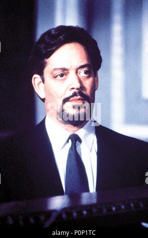 Original Film Titel: Unschuldig. Englischer Titel: Unschuldig. Regisseur: Alan J. flog Pakula. Jahr: 1990. Stars: RAUL JULIA. Quelle: WARNER BROTHERS/Album Stockfoto