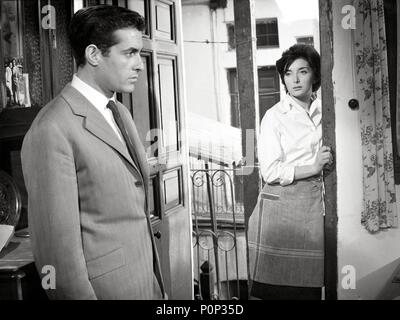 Original Film Titel: A LAS CINCO DE LA TARDE. Englischer Titel: um fünf Uhr Nachmittag. Regisseur: JUAN ANTONIO BARDEM. Jahr: 1961. Stars: GERMAN COBOS; NURIA ESPERT. Credit: UNINCI, S.A. /Album Stockfoto