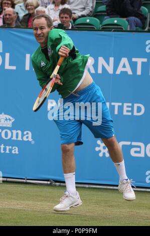 Liverpool, Großbritannien, John McEnroe unterhält in Liverpool Tennis Turnier credit Ian Fairbrother/Alamy Stockfotos Stockfoto