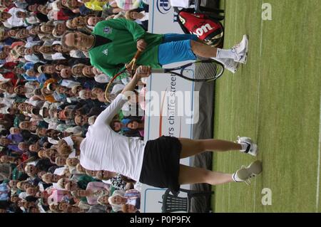 Liverpool, Großbritannien, John McEnroe unterhält in Liverpool Tennis Turnier credit Ian Fairbrother/Alamy Stockfotos Stockfoto