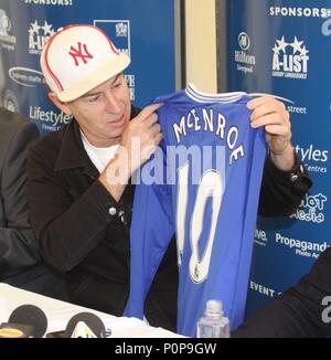 Liverpool, Großbritannien, John McEnroe unterhält in Liverpool Tennis Turnier credit Ian Fairbrother/Alamy Stockfotos Stockfoto