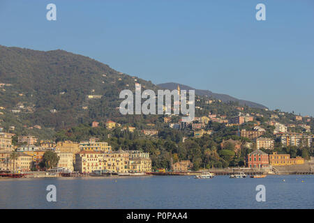 Blick vom Wasser von Rapallo, Italien Stockfoto