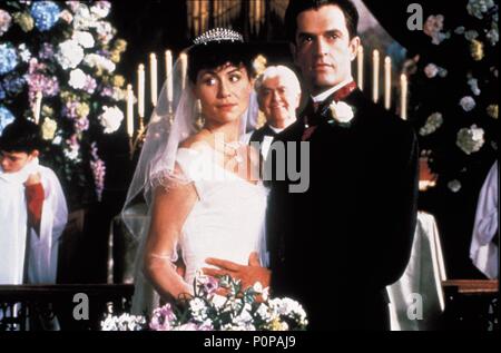 Original Film Titel: Ein idealer Ehemann. Englischer Titel: Ein idealer Ehemann. Regisseur: OLIVER PARKER. Jahr: 1999. Stars: Rupert Everett, Minnie Driver. Copyright: nur redaktionell Innen verwenden. Dies ist eine öffentlich verteilten Handzettel. Zugriffsrechte nur, keine Lizenz des Urheberrechts zur Verfügung gestellt. Vorgeschriebene Genehmigung zu Visual Symbol (www.visual-icon.com) Für die Reproduktion des Bildes erforderlich ist. Credit: MIRAMAX/Album Stockfoto
