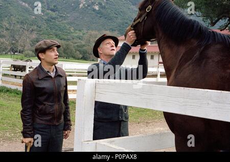 Original Film Titel: SEABISCUIT. Englischer Titel: SEABISCUIT. Regisseur: Gary Ross. Jahr: 2003. Stars: CHRIS COOPER; Tobey Maguire. Quelle: UNIVERSAL PICTURES/DREAMWORKS SKU/SPYGLASS ENT/LANGER ALS L/Duhamel, François/Album Stockfoto