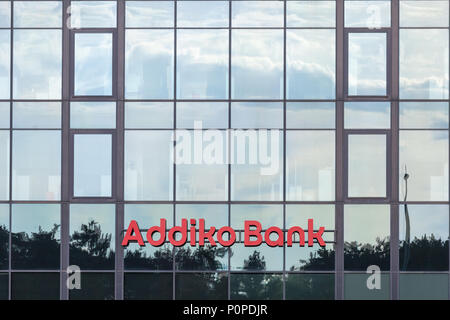 Belgrad, Serbien - Juni 03, 2018: Logo der Addiko Bank auf Ihren lokalen Hauptquartier für Serbien. Früher Hypo Alpe Adria, Addiko ist ein österreichischer Banken Stockfoto