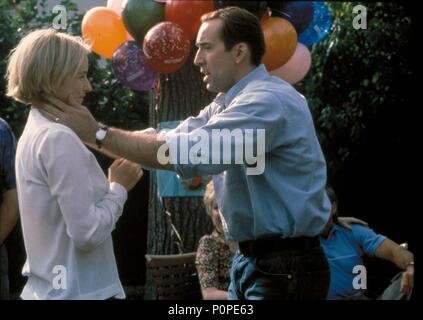 Original Film Titel: DER FAMILIE MANN. Englischer Titel: Die Familie Mann. Regisseur: Brett Ratner. Jahr: 2000. Stars: TEE LEONI; NICOLAS CAGE. Credit: Beacon Communications LLC/MORTON, MERRICK/Album Stockfoto