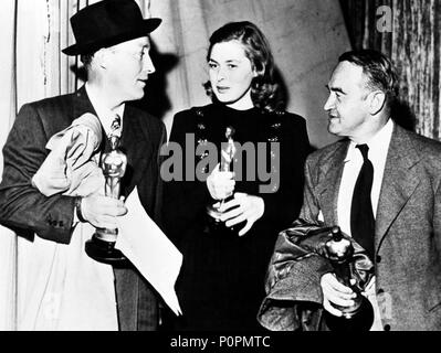 Beschreibung: Die 17. Academy Awards/1945. Barry Fitzgerald, bester Schauspieler in einer Nebenrolle für "Mein Weg" zu gehen. Ingrid Bergman, beste Schauspielerin für "Gaslight". Bing Crosby, bester Schauspieler für "Die Glocken von St. Mary's".. Jahr: 1945. Stars: Ingrid Bergman; BARRY FITZGERALD; Bing Crosby. Stockfoto