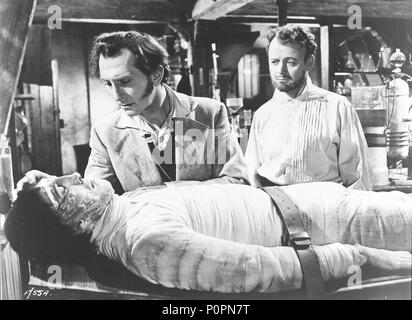 Original Filmtitel: DER FLUCH VON FRANKENSTEIN. Englischer Titel: DER FLUCH VON FRANKENSTEIN. Regisseur: Terence Fisher. Jahr: 1957. Stars: Christopher Lee und Peter Cushing. Credit: HAMMER FILM PRODUCTIONS/Album Stockfoto