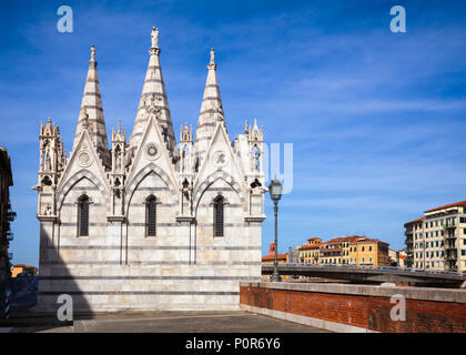 Mittelalterliche Pisaner gotische Kirche Santa Maria della Spina am Ufer des Flusses Arno, Pisa, Toskana, Italien Stockfoto