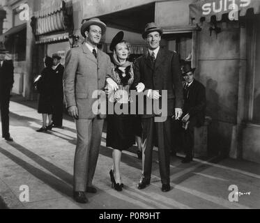 Original Film Titel: PITTSBURGH. Englischer Titel: PITTSBURGH. Regisseur: LEWIS SEILER. Jahr: 1942. Stars: JOHN WAYNE; Marlene Dietrich; Randolph Scott. Quelle: UNIVERSAL PICTURES/Album Stockfoto