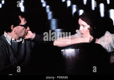 Original Film Titel: DER LILA ROSE VON KAIRO. Englischer Titel: THE PURPLE ROSE VON KAIRO. Regisseur: WOODY ALLEN. Jahr: 1985. Stars: Mia Farrow und WOODY ALLEN. Quelle: ORION BILDER / Album Stockfoto