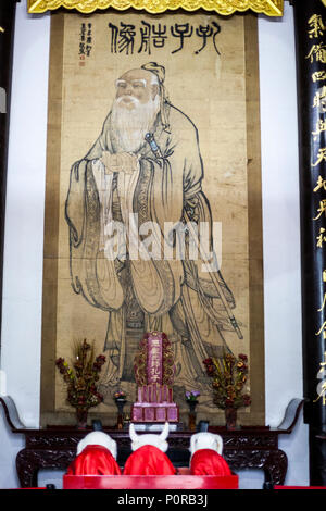 Nanjing, Jiangsu, China. Porträt von Konfuzius in der Dacheng Tempelbau der konfuzianischen Tempel Komplex. Stockfoto