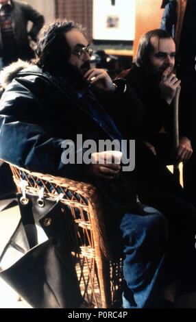 Original Film Titel: THE SHINING. Englischer Titel: THE SHINING. Regisseur: Stanley Kubrick. Jahr: 1980. Stars: Jack Nicholson; STANLEY KUBRICK. Quelle: WARNER BROTHERS/Album Stockfoto