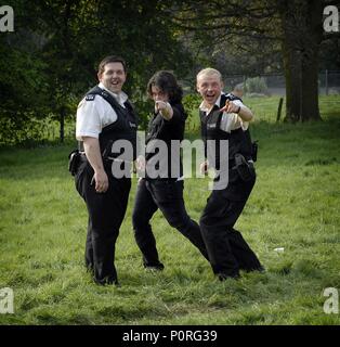 Original Film Titel: HOT FUZZ. Englischer Titel: HOT FUZZ. Regisseur: Edgar Wright. Jahr: 2007. Stars: NICK FROST und Simon Pegg, Edgar Wright. Credit: WORKING TITLE FILMS/Album Stockfoto