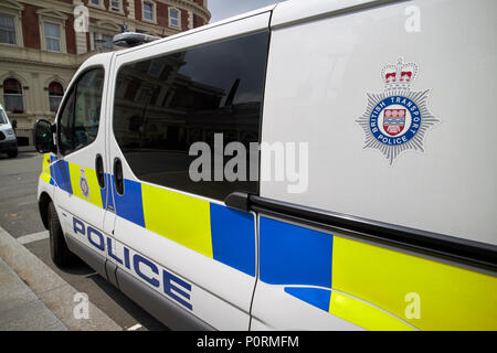 British Transport Police Fahrzeug Emblem und Crest Chester Cheshire England Großbritannien Stockfoto