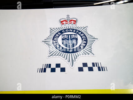 Cheshire constabulary Polizei Abzeichen Crest auf Peugeot 308 Streifenwagen in Chester Cheshire England Großbritannien Stockfoto