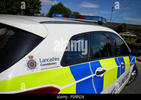 Lancashire constabulary Hyundai i30 Immobilien Polizei Fahrzeug in der Mitte der Straße aufgrund eines Zwischenfalls lancaster Lancashire England Großbritannien Stockfoto