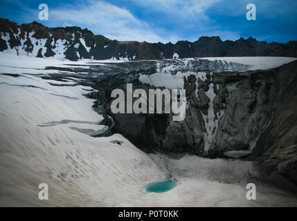 Panorama im aktiven Krater des Mutnovsky Vulkan auf Kamtschatka, Russland Stockfoto