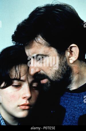 Original Film Titel: La Stanza Del Figlio. Englischer Titel: DER SOHN, DER. Film Regie: Nanni Moretti. Jahr: 2001. Stars: Nanni Moretti; GIUSEPPE SANFELICE. Copyright: nur redaktionell Innen verwenden. Dies ist eine öffentlich verteilten Handzettel. Zugriffsrechte nur, keine Lizenz des Urheberrechts zur Verfügung gestellt. Vorgeschriebene Genehmigung zu Visual Symbol (www.visual-icon.com) Für die Reproduktion des Bildes erforderlich ist. Credit: SACHER FILM/BAC STUDIO/Album Stockfoto