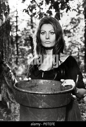 Original Film Titel: C'Era Una Volta.. .. Englischer Titel: MEHR ALS EIN WUNDER. Regisseur: Francesco Rosi. Jahr: 1967. Stars: Sophia Loren. Quelle: CINECITTA/Album Stockfoto