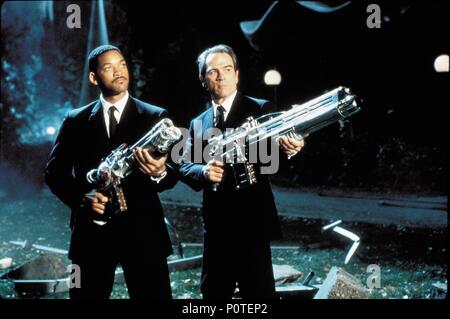 Original Film Titel: Männer in Schwarz. Englischer Titel: Männer in Schwarz. Regisseur: Barry Sonnenfeld. Jahr: 1997. Stars: Tommy Lee Jones; WILL SMITH. Quelle: COLUMBIA TRISTAR/Album Stockfoto