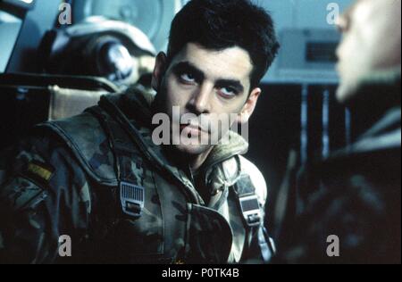 Original Film Titel: GUERREROS. Englischer Titel: Krieger. Regisseur: DANIEL CALPARSORO. Jahr: 2002. Stars: Eduardo Noriega. Credit: SOGECINE/Album Stockfoto