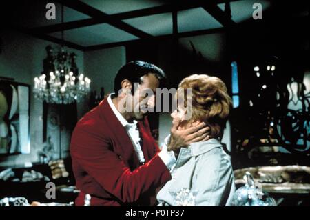 Original Film Titel: SWEET CHARITY. Englischer Titel: SWEET CHARITY. Regisseur: Bob Fosse. Jahr: 1969. Stars: SHIRLEY MACLAINE, Ricardo Montalban. Quelle: UNIVERSAL PICTURES/Album Stockfoto