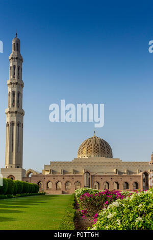 Die geometrische Schönheit von der Muscat Grand Moschee und seinen Garten am frühen Morgen - 16. Stockfoto