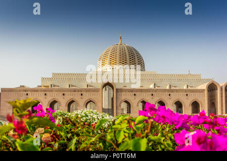 Die geometrische Schönheit von der Muscat Grand Moschee und seinen Garten am frühen Morgen - 18. Stockfoto