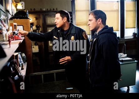 Original Film Titel: Leiter 49. Englischer Titel: Leiter 49. Film Regie: JAY RUSSELL. Jahr: 2004. Stars: John Travolta und Joaquin Phoenix. Credit: TOUCHSTONE PICTURES/Album Stockfoto