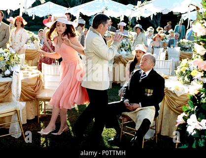 Original Film Titel: THE PRINCESS DIARIES 2: ROYAL ENGAGEMENT. Englischer Titel: The PRINCESS DIARIES 2: ROYAL ENGAGEMENT. Regisseur: Garry Marshall. Jahr: 2004. Stars: Anne Hathaway. Bild: DISNEY ENTERPRISES / BATZDORFF, RON/Album Stockfoto