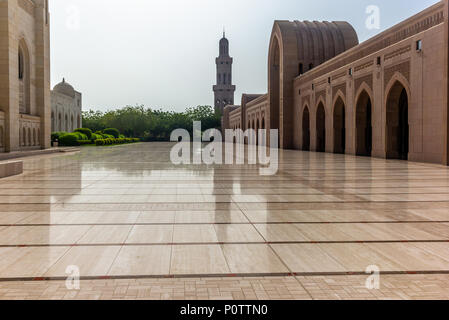 Am frühen Morgen Reflexionen der Muscat Grand Moschee - 3. Stockfoto