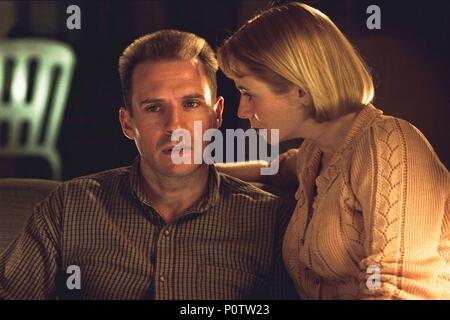 Original Film Titel: ROTER DRACHE. Englischer Titel: ROTER DRACHE. Regisseur: Brett Ratner. Jahr: 2002. Stars: Ralph Fiennes, Emily Watson. Credit: UNIVERSAL STUDIOS/WILSON, GLEN/Album Stockfoto