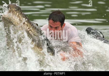 Original Film Titel: ANACONDAS: DIE JAGD NACH DER BLUT ORCHIDEE. Englischer Titel: ANACONDAS: DIE JAGD NACH DER BLUT ORCHIDEE. Regisseur: DWIGHT H. WENIG. Jahr: 2004. Stars: Johnny Messner. Quelle: Columbia Pictures/Album Stockfoto