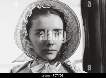 Original Film Titel: LITTLE DORRIT. Englischer Titel: LITTLE DORRIT. Regisseur: CHRISTINE EZARD. Jahr: 1988. Stars: SARAH PICKERING. Credit: SANDS FILME/Album Stockfoto