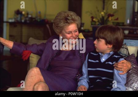 Original Film Titel: ES BLEIBT IN DER FAMILIE. Englischer Titel: ES BLEIBT IN DER FAMILIE. Regisseur: FRED SCHEPISI. Jahr: 2003. Stars: DIANA DOUGLAS; Rory Culkin. Credit: Metro-Goldwyn-Mayer (MGM)/Album Stockfoto