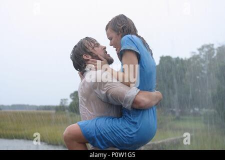 Original Film Titel: DAS NOTEBOOK. Englischer Titel: The Notebook. Regisseur: NICK CASSAVETES. Jahr: 2004. Stars: Ryan Gosling, RACHEL MCADAMS. Quelle: New Line Cinema/MOSELEY, MELISSA/Album Stockfoto