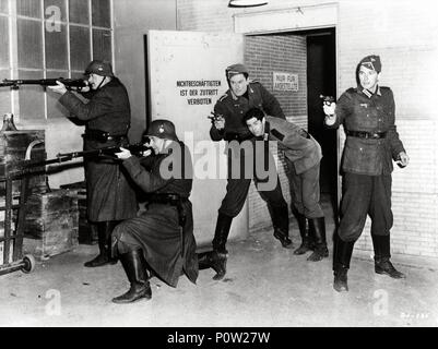 Original Film Titel: verzweifelte Reise. Englischer Titel: verzweifelte Reise. Regisseur: Raoul Walsh. Jahr: 1942. Stars: Errol Flynn; Ronald Reagan. Credit: WARNER BROS./FIRST NATIONAL/Album Stockfoto