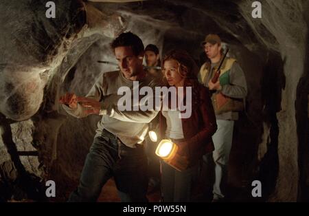 Original Film Titel: EIGHT LEGGED FREAKS. Englischer Titel: EIGHT LEGGED FREAKS. Regisseur: ELLORY ELKAYEM. Jahr: 2002. Stars: KARI WUHRER; DAVID ARQUETTE. Quelle: WARNER BROS. Bilder / Album Stockfoto
