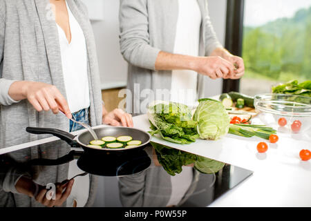 Kochen einige Vegetarier essen Stockfoto