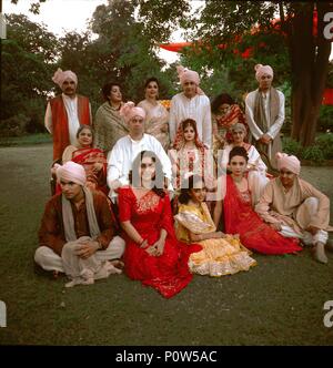 Original Film Titel: Monsoon Wedding. Englischer Titel: Monsoon Wedding. Film Regie: Mira Nair. Jahr: 2001. Copyright: nur redaktionell Innen verwenden. Dies ist eine öffentlich verteilten Handzettel. Zugriffsrechte nur, keine Lizenz des Urheberrechts zur Verfügung gestellt. Vorgeschriebene Genehmigung zu Visual Symbol (www.visual-icon.com) Für die Reproduktion des Bildes erforderlich ist. Credit: MIRABAI FILMS/Album Stockfoto