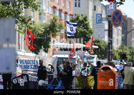 Pro-israelische Friedensveranstaltung gegendemonstranten Gesicht der al-Quds März in Berlin. Quelle: Simone Kuhlmey/Pacific Press/Alamy leben Nachrichten Stockfoto