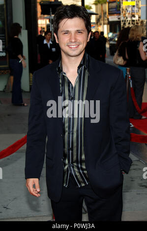 Freddie Rodriguez bei der Ankunft im Six Feet Under 5. und letzte Saison in der Chinese Theatre in Los Angeles. 17. Mai 2005. 14 RodriguezFreddie 364 Red Carpet Event, Vertikal, USA, Filmindustrie, Prominente, Fotografie, Bestof, Kunst, Kultur und Unterhaltung, Topix Prominente Fashion/Vertikal, Besten, Event in Hollywood Leben - Kalifornien, Roter Teppich und backstage, USA, Film, Stars, Film Stars, TV Stars, Musik, Promis, Fotografie, Bestof, Kunst, Kultur und Unterhaltung, Topix, vertikal, eine Person, die aus den Jahren 2003 bis 2005, Anfrage tsuni @ Gamma-USA Stockfoto