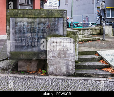 Das Denkmal für die historischen Wandels - Sammlung von Fragmenten aus historischen Denkmälern am Rosa-Luxemburg-Platz, Berlin die Stücke dieser ungewöhnlichen mem Stockfoto