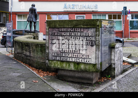 Das Denkmal für die historischen Wandels - Sammlung von Fragmenten aus historischen Denkmälern am Rosa-Luxemburg-Platz, Berlin die Stücke dieser ungewöhnlichen mem Stockfoto