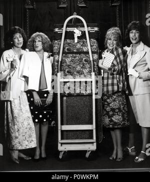 Original Film Titel: BIG BUSINESS. Englischer Titel: BIG BUSINESS. Regisseur: Jim Abrahams. Jahr: 1988. Stars: Bette Midler, Lily Tomlin. Credit: TOUCHSTONE/Disney/Album Stockfoto