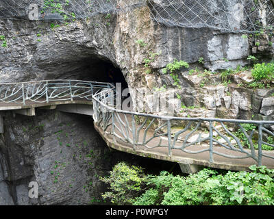 Die Klippe hängend Walkway an tianmen Mountain, der Himmel Tor an Zhangjiagie, Provinz Hunan, China, Asien Stockfoto